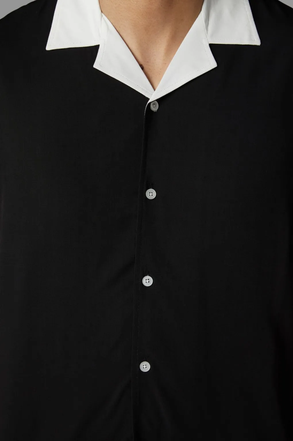Contrast Collar Short Sleeve Shirt