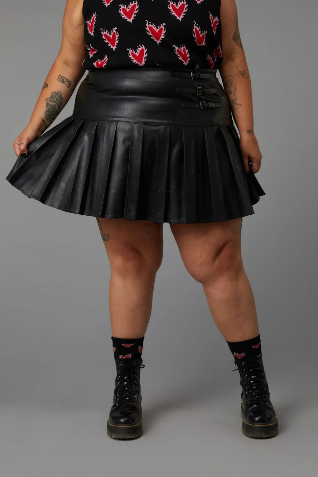 Curve Flamin Embossed Pu Skirt